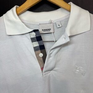 🔥 NWT Burberry Polo – Men’s XL – White with Iconic Check Placket! 🔥
